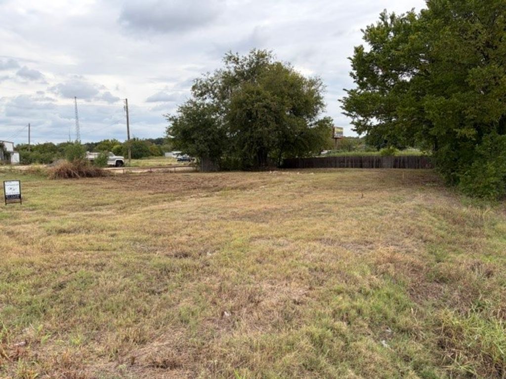 800 S Parkway Drive, Alvarado, TX 76009 — photo 3