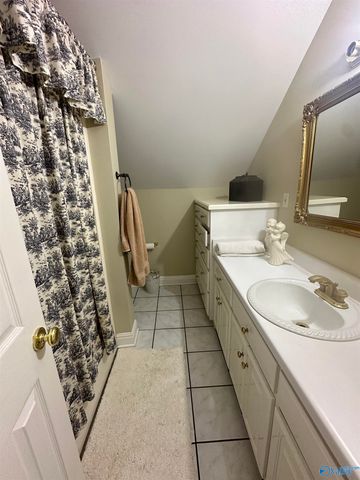 621 Leslie Lane, Gadsden, AL 35904