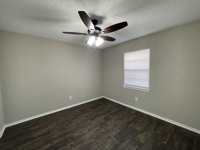 4805 Crestmont Court, Arlington, TX 76017