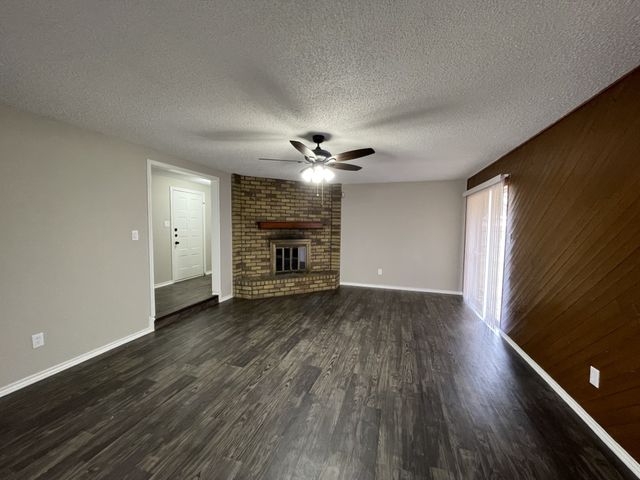 4805 Crestmont Court, Arlington, TX 76017