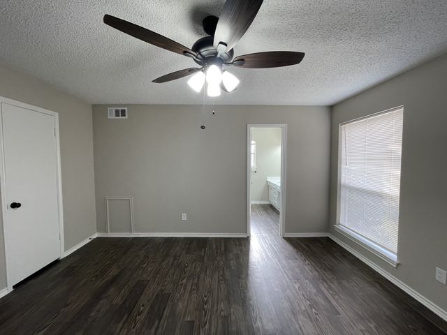 4805 Crestmont Court, Arlington, TX 76017