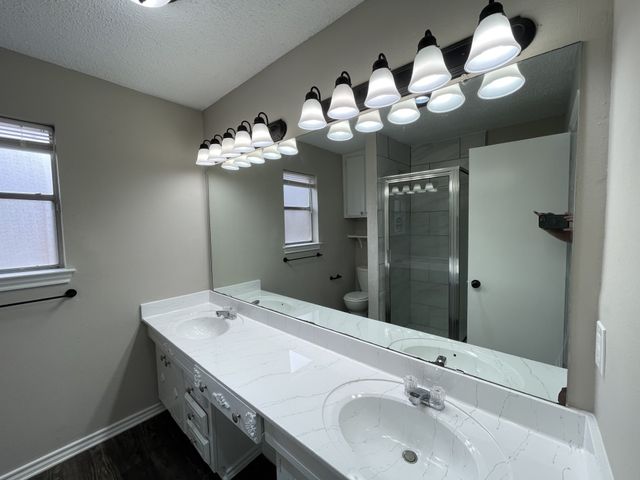 4805 Crestmont Court, Arlington, TX 76017