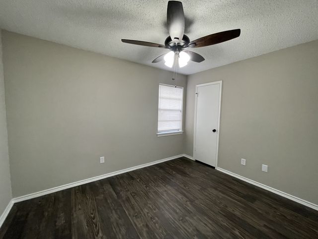 4805 Crestmont Court, Arlington, TX 76017