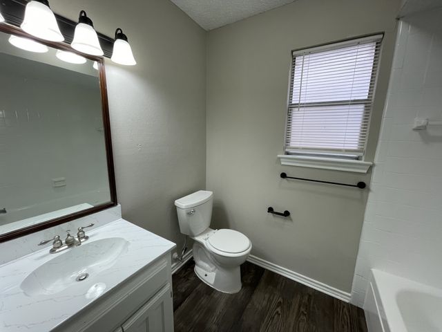 4805 Crestmont Court, Arlington, TX 76017