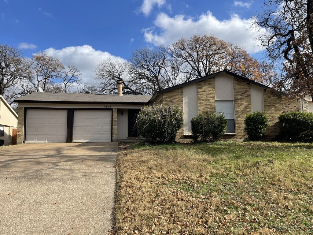 4805 Crestmont Court, Arlington, TX 76017