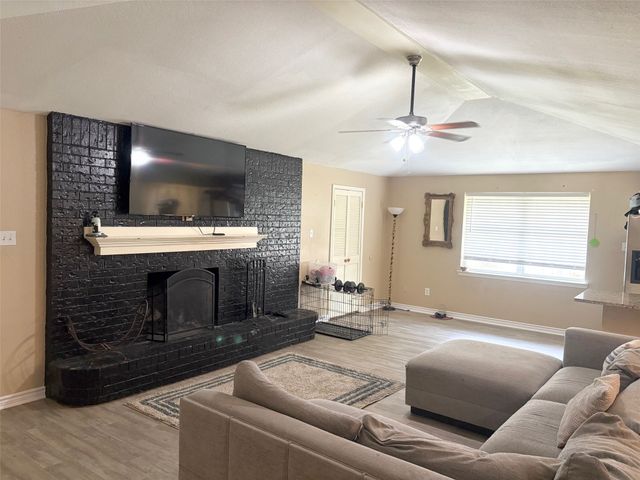 210 Hacienda Drive, Waxahachie, TX 75165