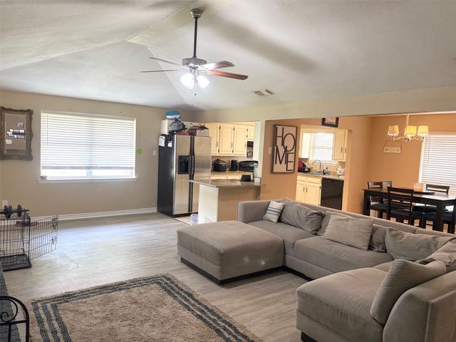 210 Hacienda Drive, Waxahachie, TX 75165