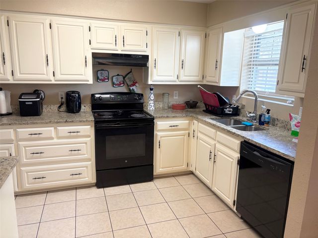 210 Hacienda Drive, Waxahachie, TX 75165