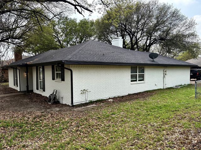 210 Hacienda Drive, Waxahachie, TX 75165