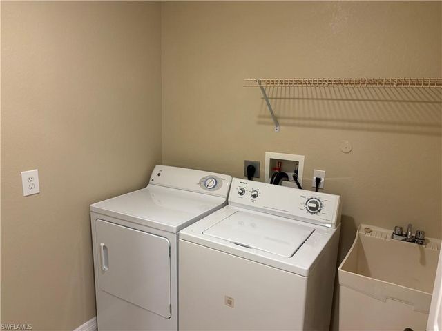 2718 SW 35th LN, Cape Coral, FL 33914