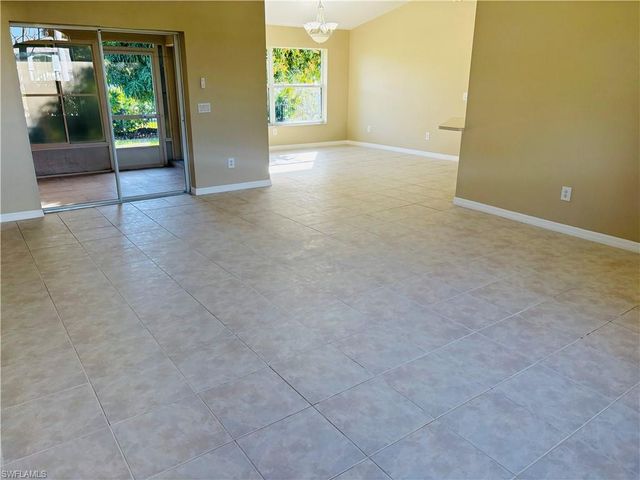 2718 SW 35th LN, Cape Coral, FL 33914