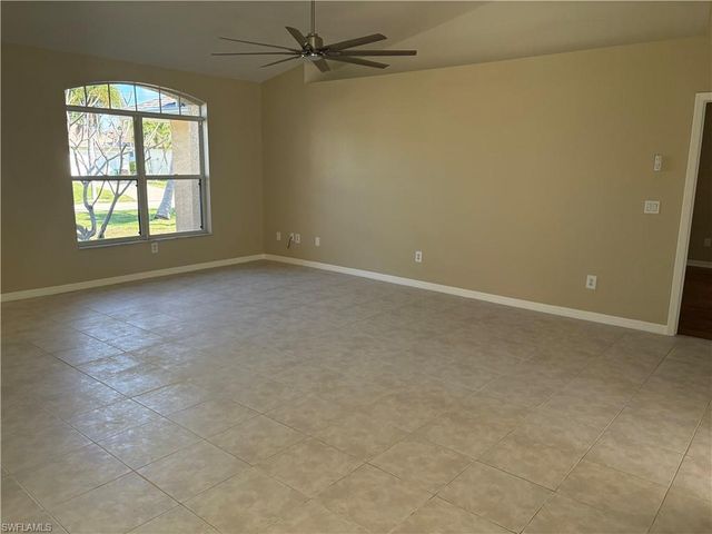 2718 SW 35th LN, Cape Coral, FL 33914