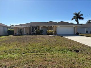 2718 SW 35th LN, Cape Coral, FL 33914