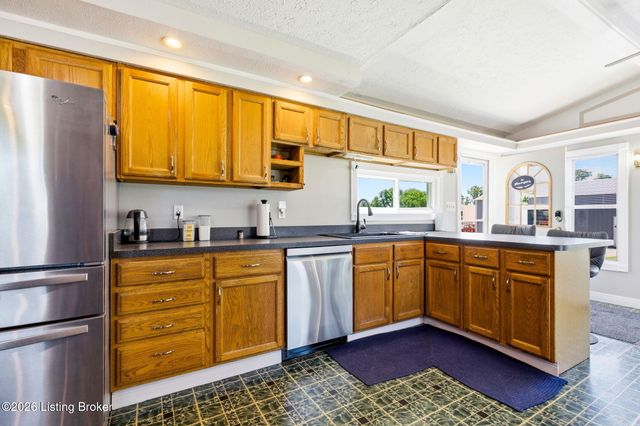 4212 Bubbling Over Dr, Louisville, KY 40216
