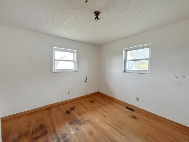 7737 Tucker Rd, Ashland, KY 41102