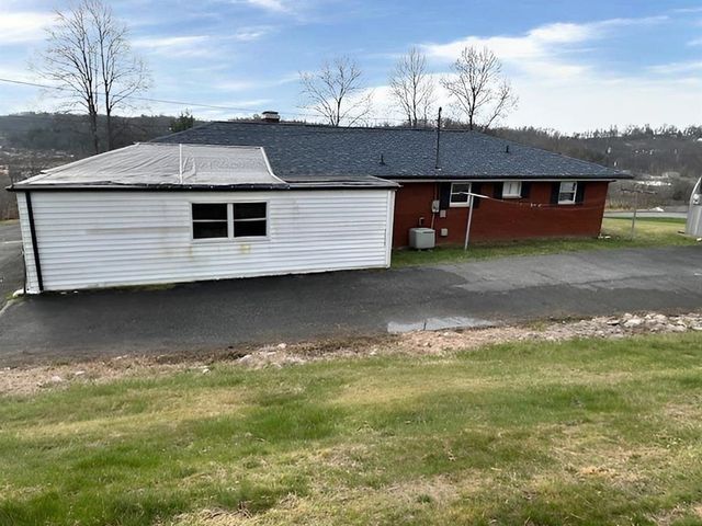 7737 Tucker Rd, Ashland, KY 41102