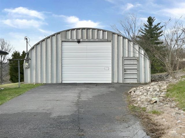 7737 Tucker Rd, Ashland, KY 41102
