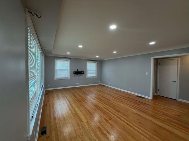 9243 Lynwood Drive, Oak Lawn, IL 60453