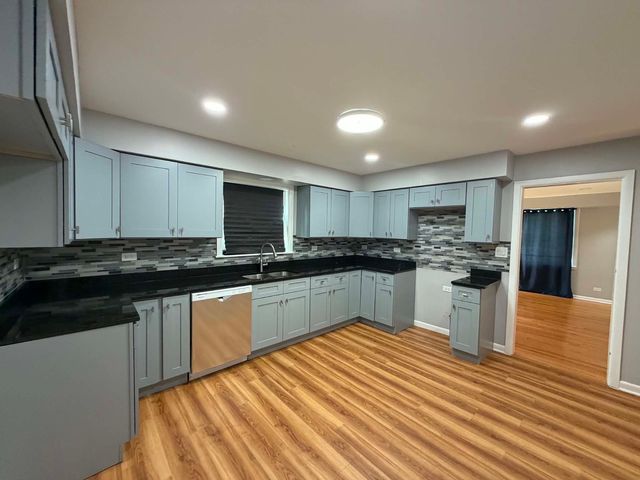 9243 Lynwood Drive, Oak Lawn, IL 60453