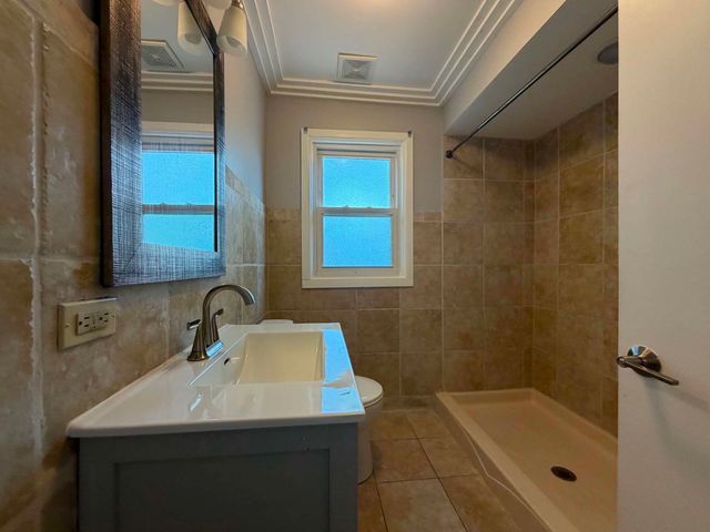 9243 Lynwood Drive, Oak Lawn, IL 60453