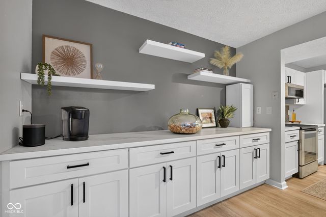 7791 Harbour Isle, Indianapolis, IN 46240