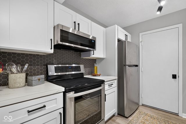 7791 Harbour Isle, Indianapolis, IN 46240