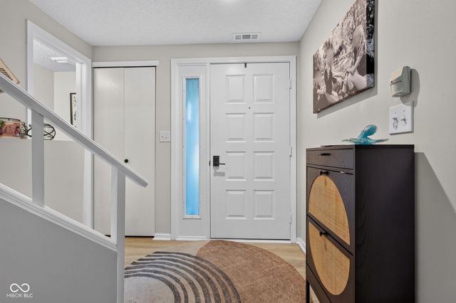7791 Harbour Isle, Indianapolis, IN 46240
