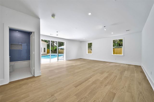 1191 Chamboard Lane, Houston, TX 77018