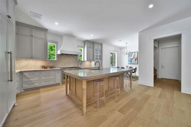 1191 Chamboard Lane, Houston, TX 77018