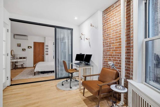 219 E 83rd St Apt 2, New York City, NY 10028
