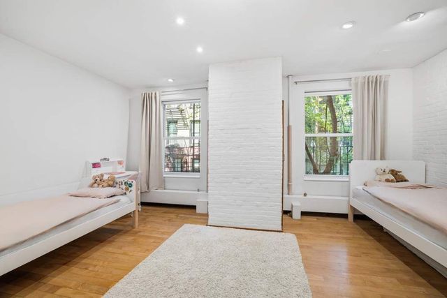 219 E 83rd St Apt 2, New York City, NY 10028
