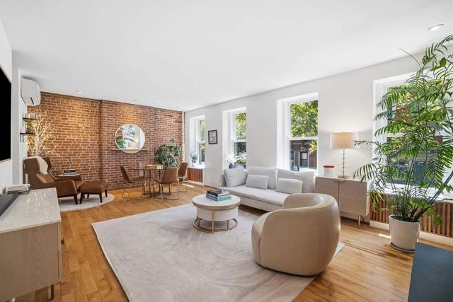 219 E 83rd St Apt 2, New York City, NY 10028