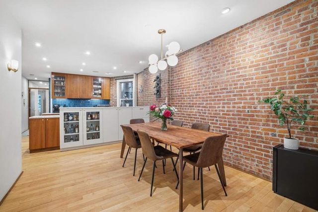 219 E 83rd St Apt 2, New York City, NY 10028