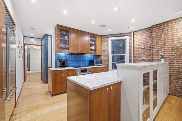 219 E 83rd St Apt 2, New York City, NY 10028