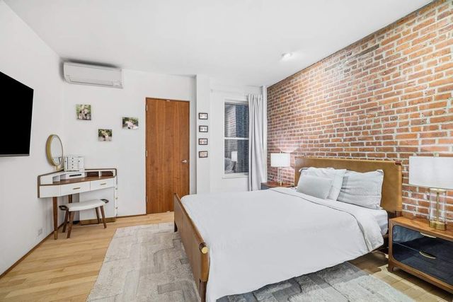 219 E 83rd St Apt 2, New York City, NY 10028