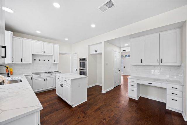 2504 Springhill Drive, Grapevine, TX 76051