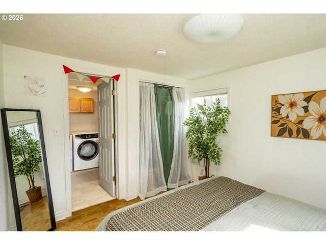 5935 Se TIBBETTS St, Portland, OR 97206