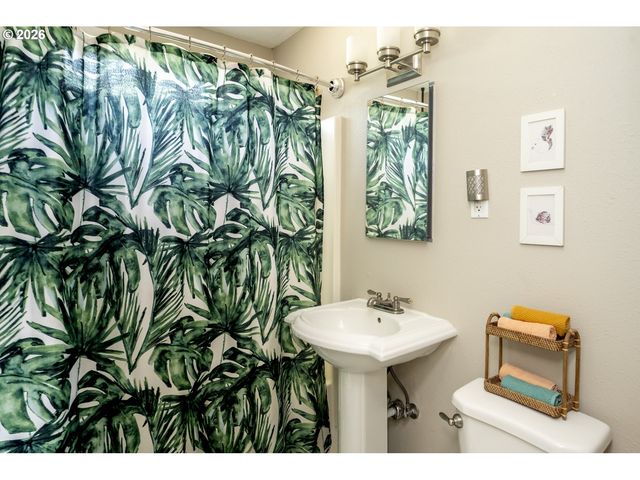 5935 Se TIBBETTS St, Portland, OR 97206