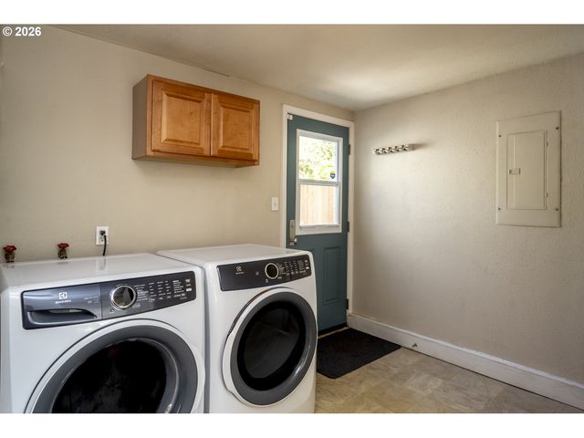 5935 Se TIBBETTS St, Portland, OR 97206