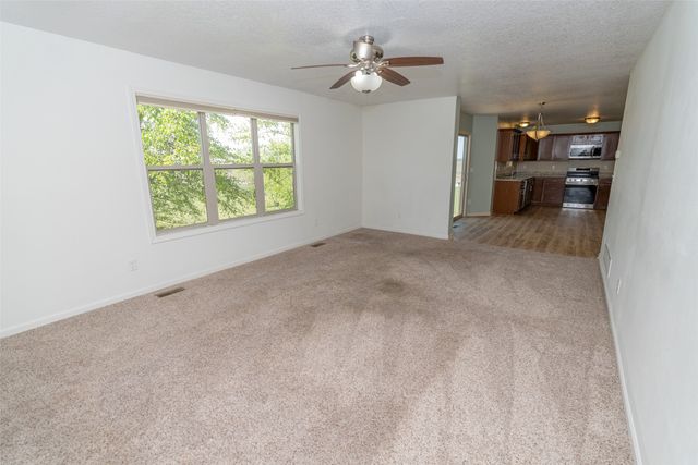 1514 Mackensie Circle, Winterset, IA 50273