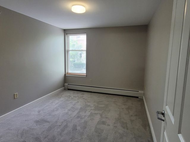 409 Farrell St Apt 214, South Burlington, VT 05403