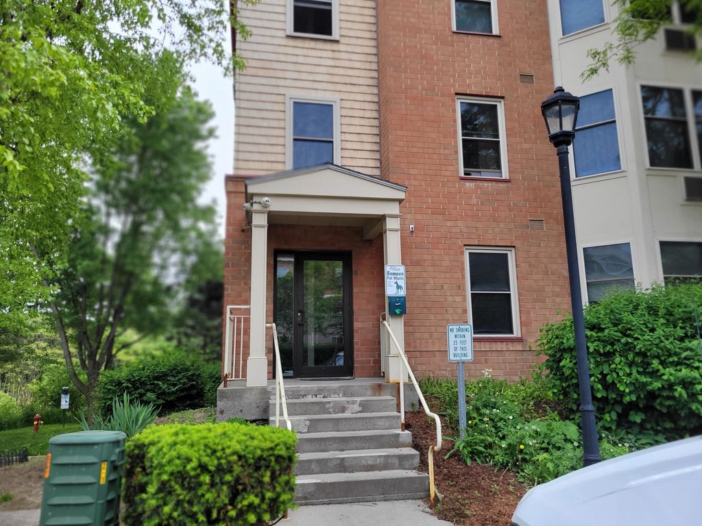409 Farrell St Apt 214, South Burlington, VT 05403