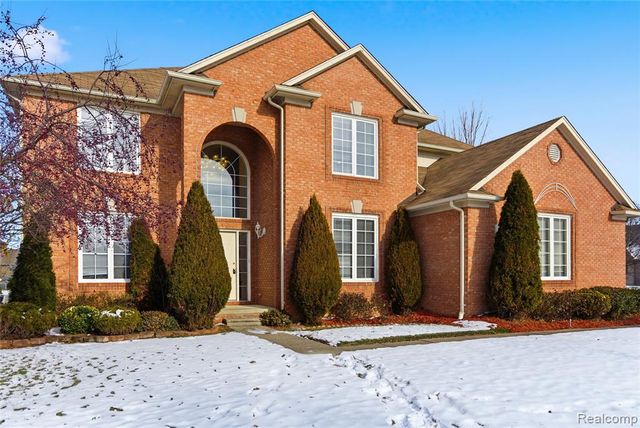 19573 Potomac Drive, Macomb, MI 48044