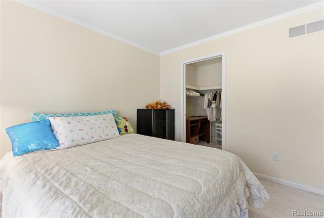 19573 Potomac Drive, Macomb, MI 48044