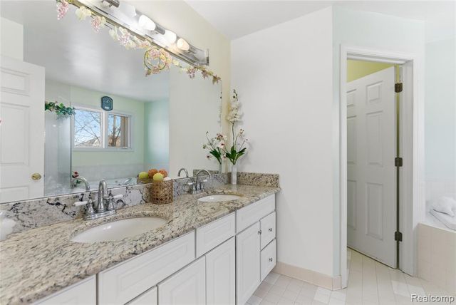 19573 Potomac Drive, Macomb, MI 48044