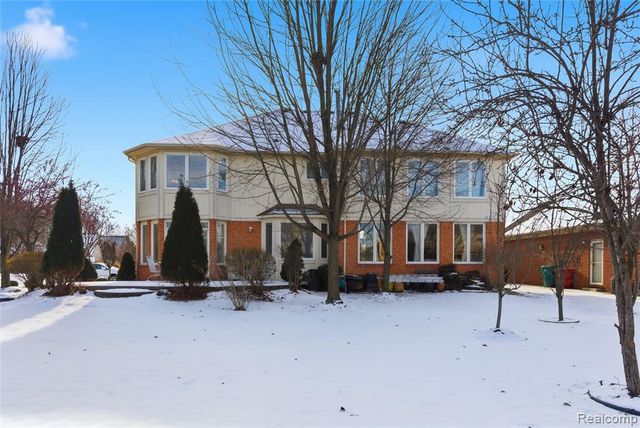 19573 Potomac Drive, Macomb, MI 48044