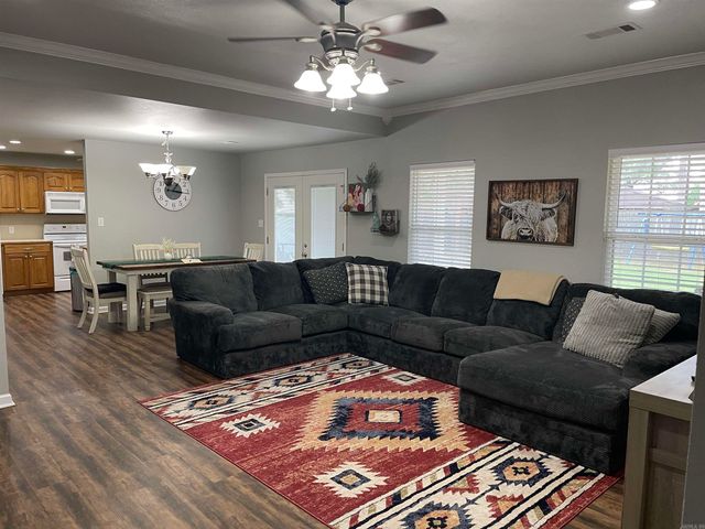 1005 Kari Dr, Sheridan, AR 72150