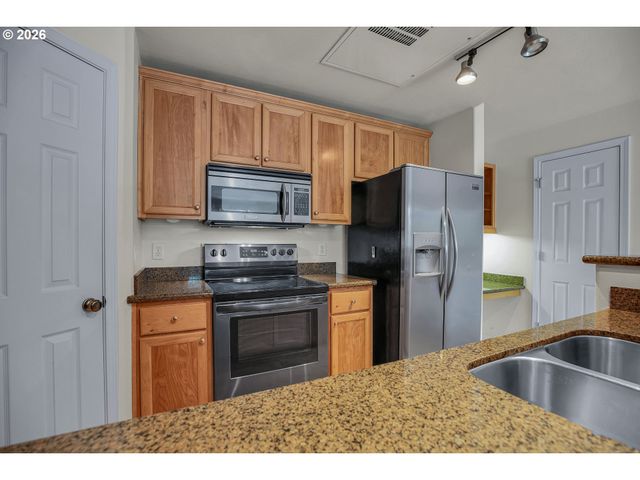860 SPRINGTREE Ln, West Linn, OR 97068