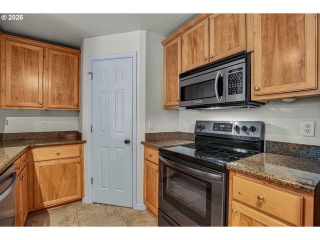 860 SPRINGTREE Ln, West Linn, OR 97068
