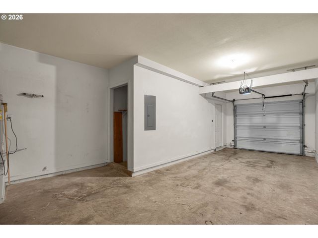860 SPRINGTREE Ln, West Linn, OR 97068
